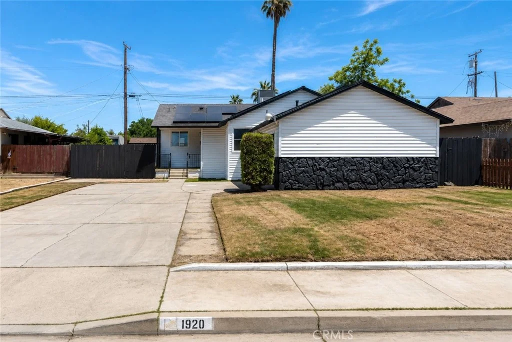 1920 Doolittle Ave, Bakersfield, CA 93304