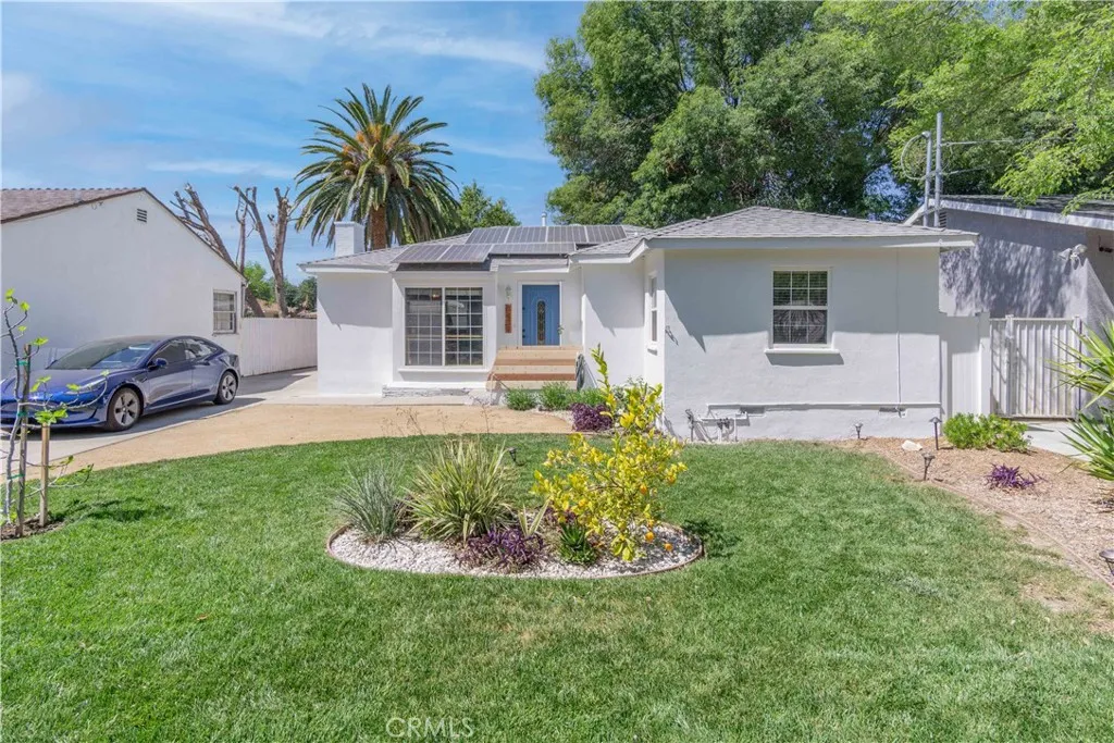 7439 Hesperia Avenue, Reseda, CA 91335