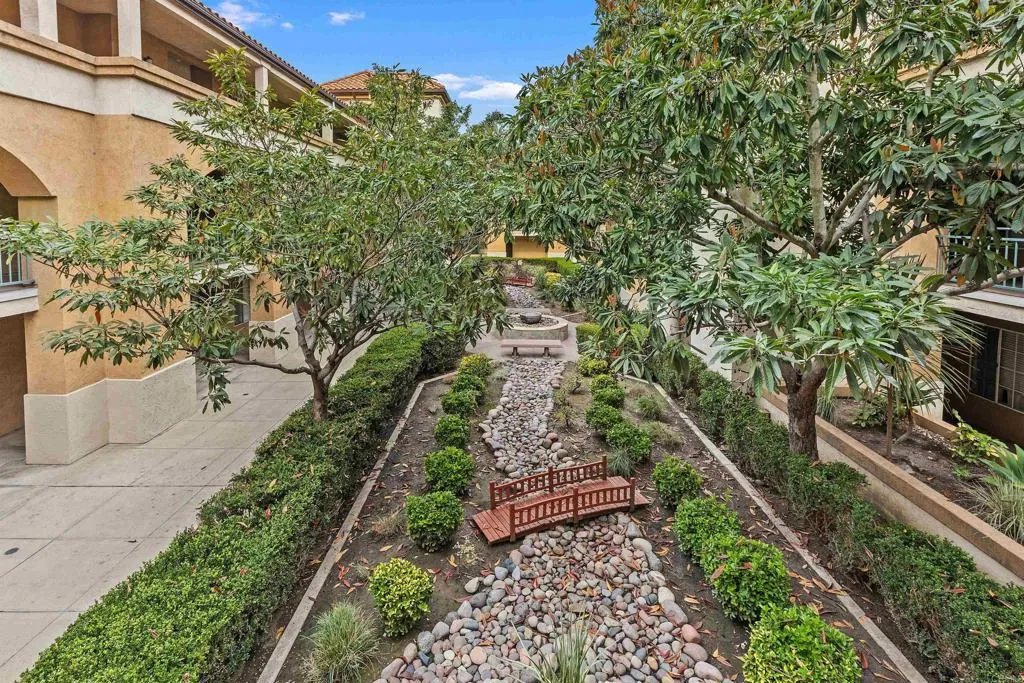 2050 camino de la reina Unit 203, San Diego, CA 92108