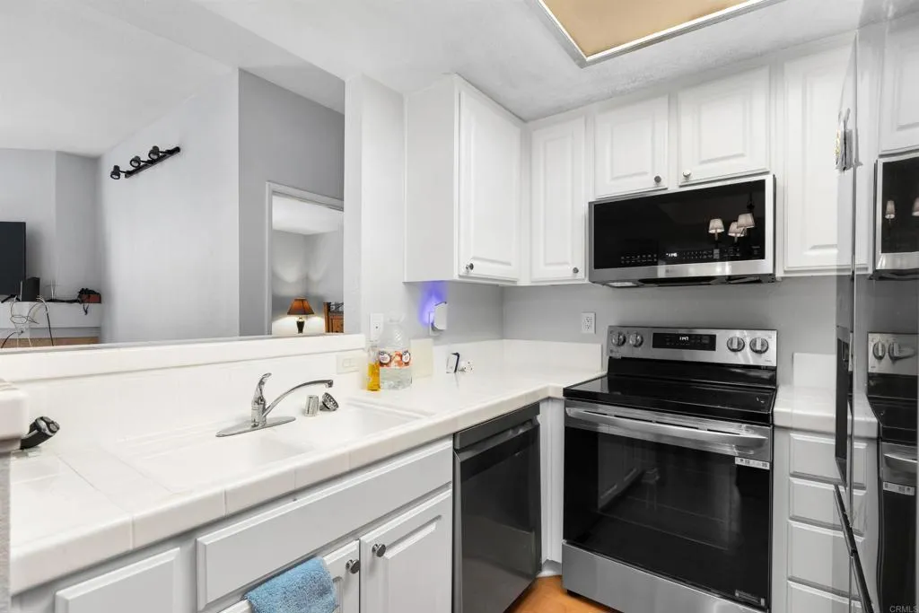 Additional image 14 of 2050 camino de la reina Unit 203, San Diego, CA 92108