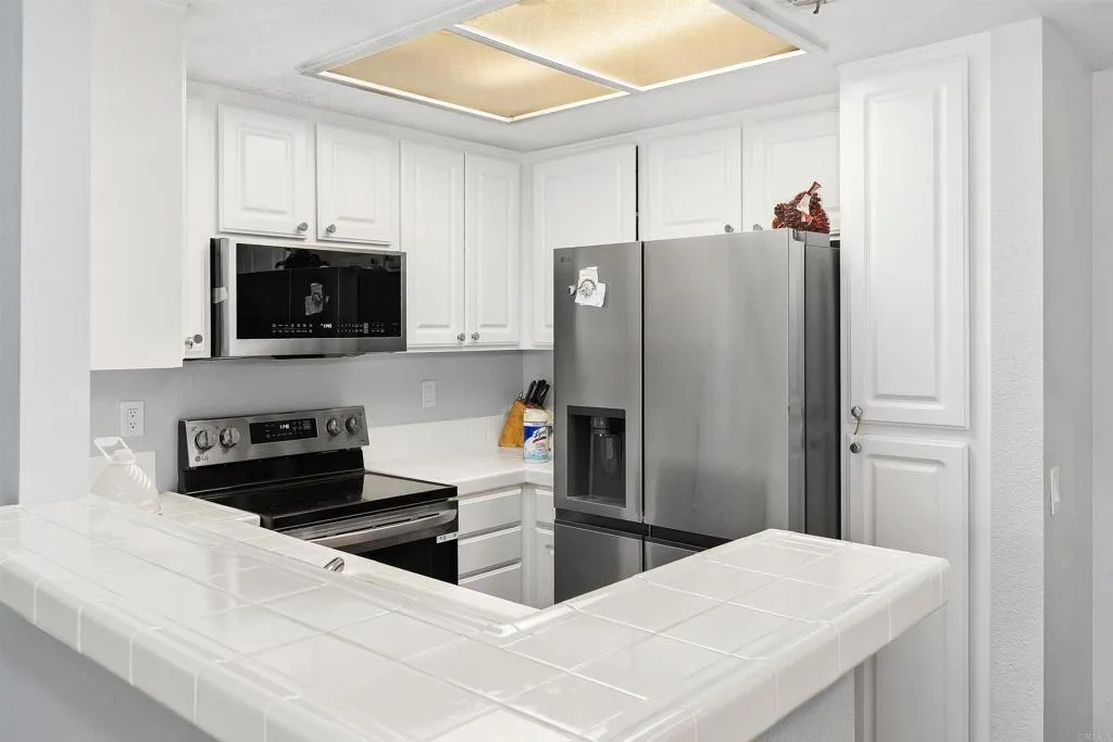 Additional image 40 of 2050 camino de la reina Unit 203, San Diego, CA 92108