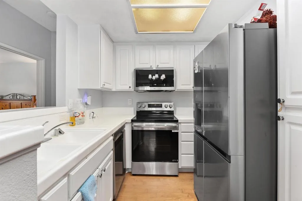 Additional image 37 of 2050 camino de la reina Unit 203, San Diego, CA 92108