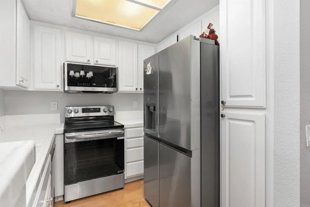 Additional image 38 of 2050 camino de la reina Unit 203, San Diego, CA 92108