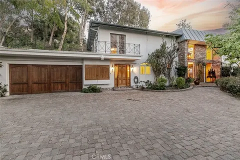 4911 Calvin Avenue, Tarzana, CA MLS: BB25067601