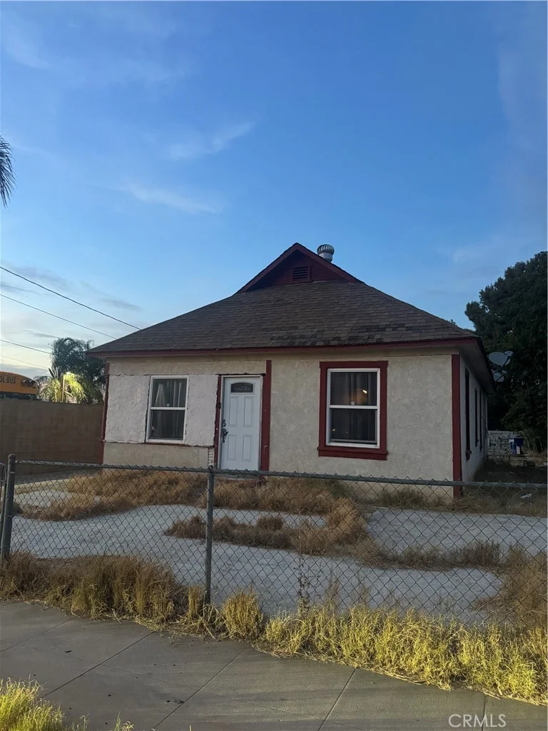 3073 Date St, Riverside, CA 92507