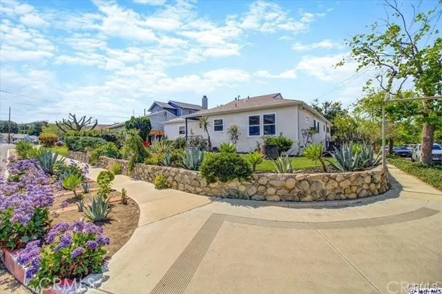 10811 Floralita Avenue, Sunland, CA 91040