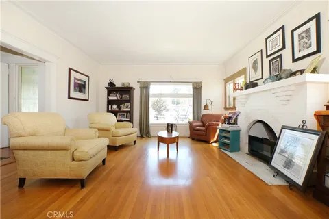 2301 9th Ave, Los Angeles, CA 90018 - MLS#: OC25013014