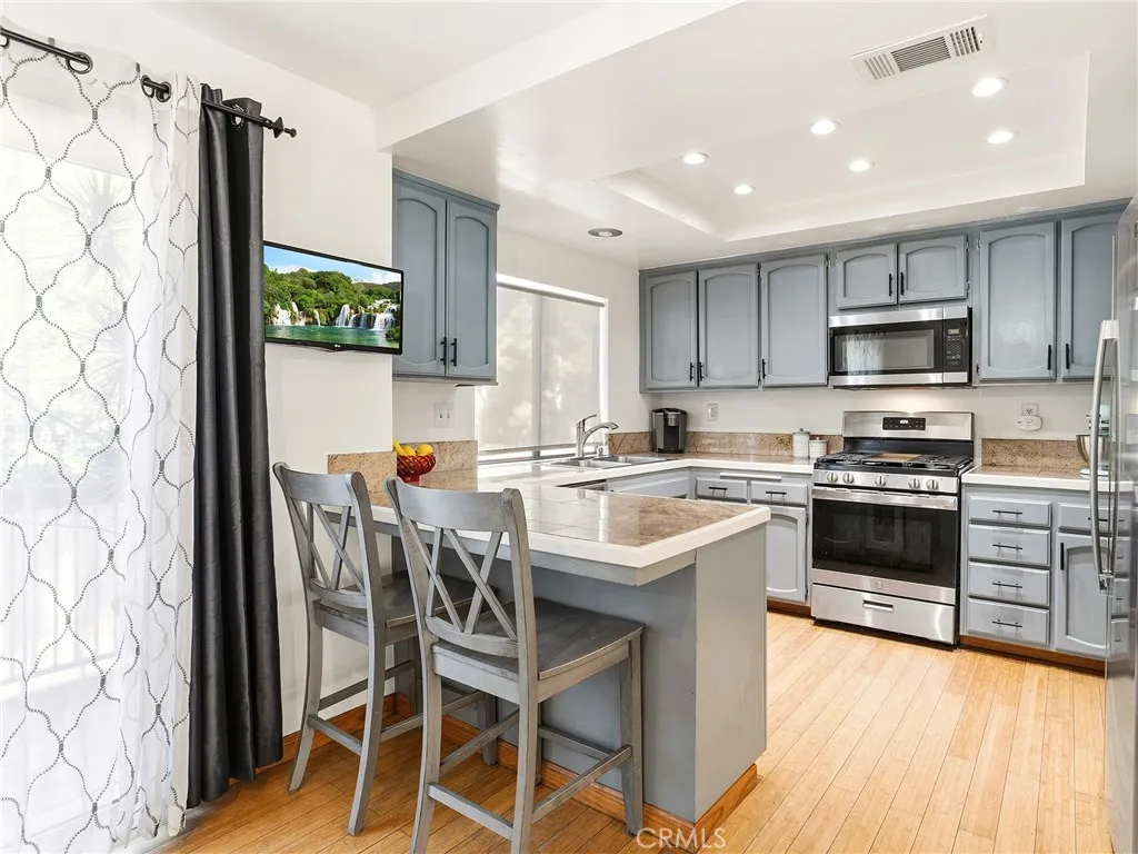 Additional image 55 of 7100 Balboa Boulevard Unit 805, Lake Balboa, CA 91406