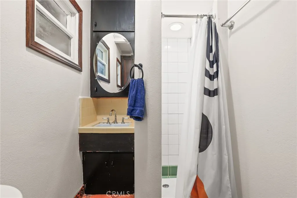 Additional image 81 of 11232 Oxnard Street, North Hollywood, CA 91606