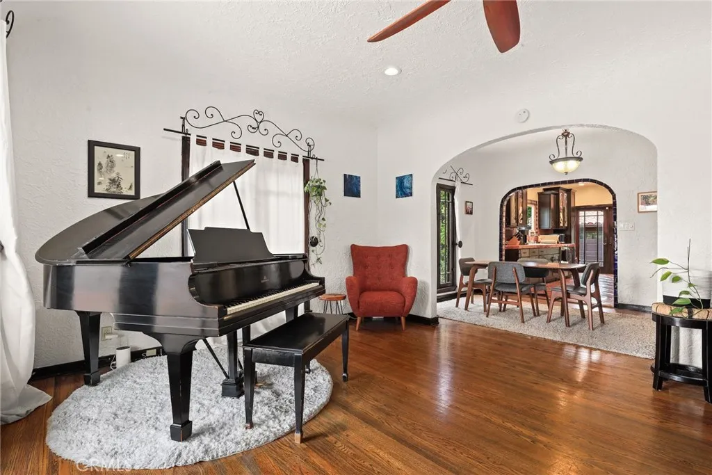 Additional image 60 of 11232 Oxnard Street, North Hollywood, CA 91606