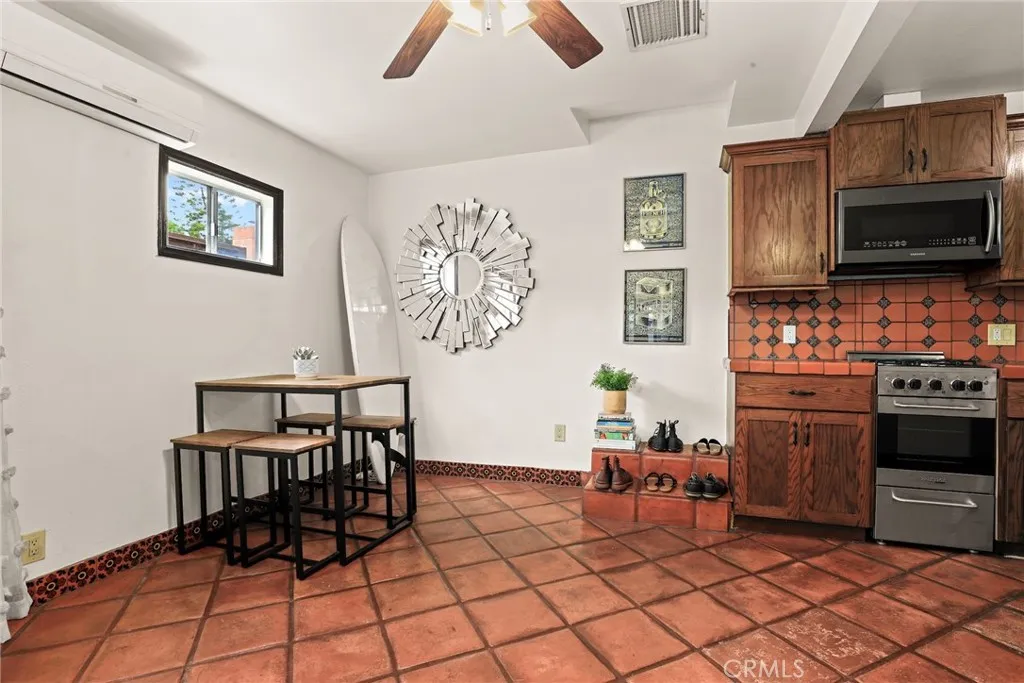 Additional image 77 of 11232 Oxnard Street, North Hollywood, CA 91606