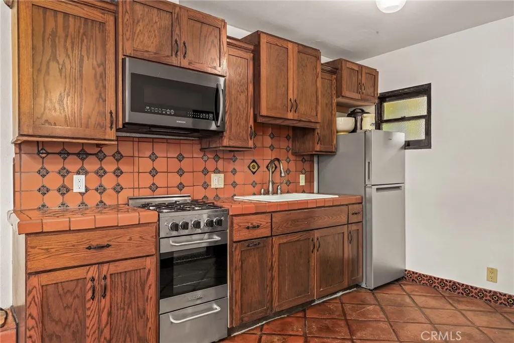 Additional image 76 of 11232 Oxnard Street, North Hollywood, CA 91606