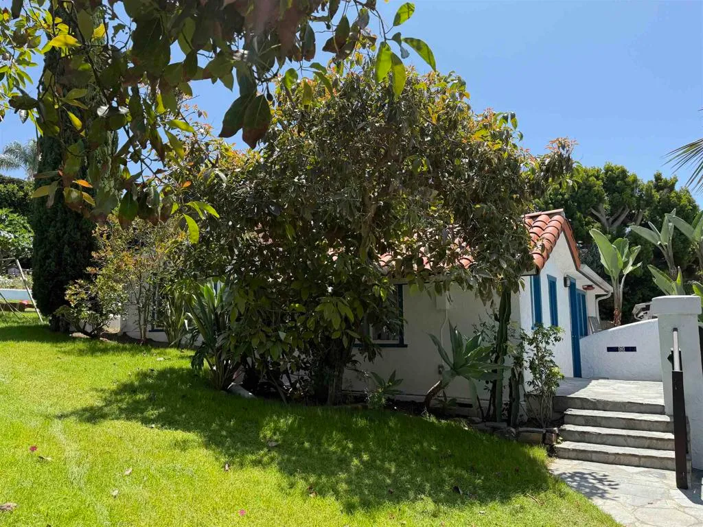 122 S Rios Ave Unit 4, Solana Beach, CA 92075