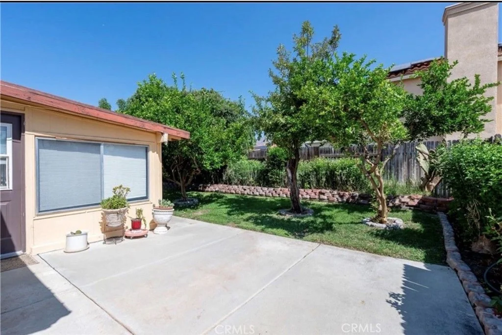 1087 Serena Dr, San Jacinto, CA 92583