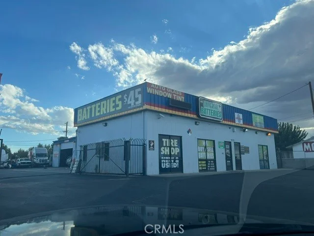 16559 Bear Valley Rd, Hesperia, CA 92345