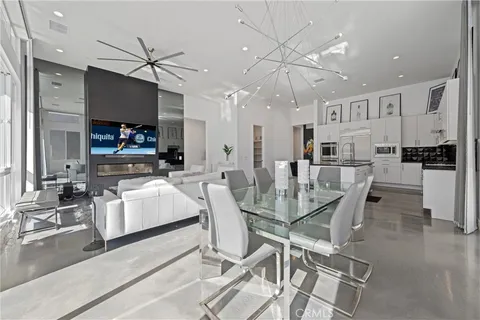 1255 Cyan Lane, Palm Springs, CA MLS: PW25036305