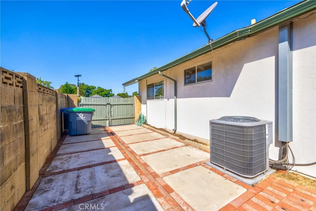 2212 Hartford Ave, Fullerton, CA 92831