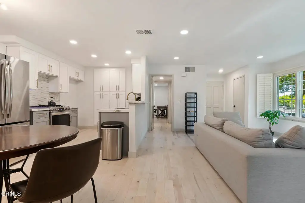 8701 Chessington Drive Unit F, Inglewood, CA 90305