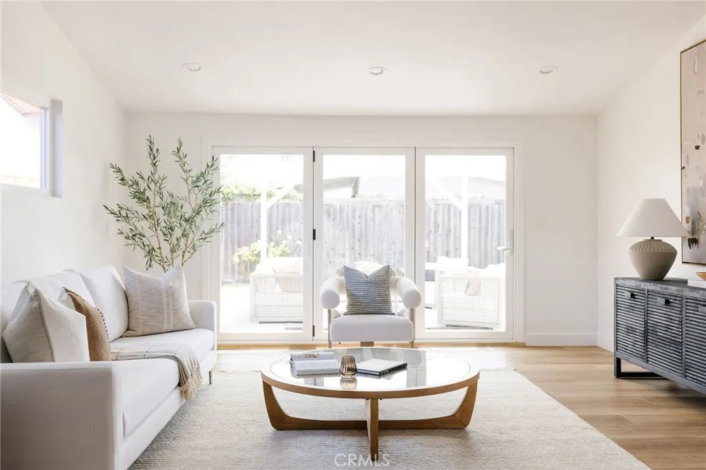 Additional image 75 of 2566 Oxford Ln, Costa Mesa, CA 92626