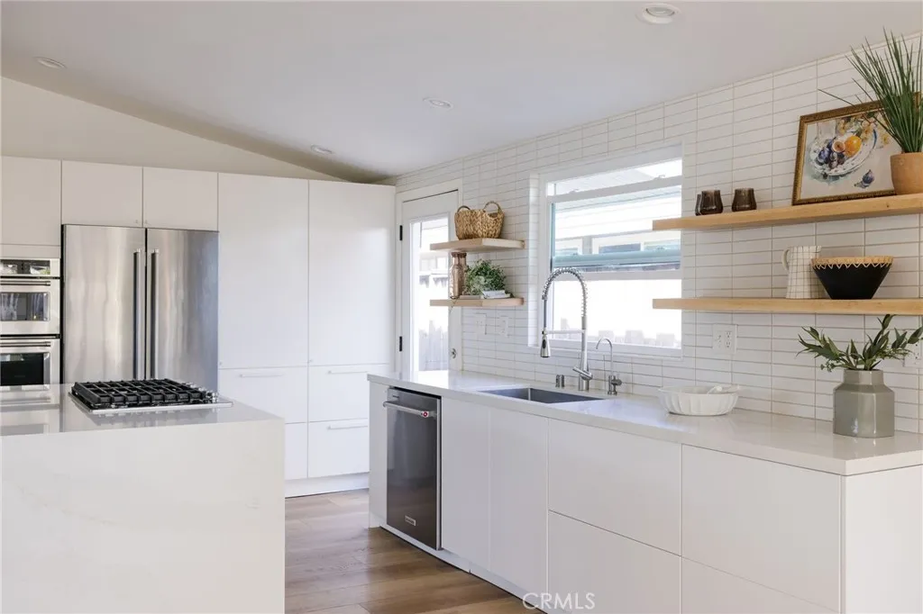 Additional image 69 of 2566 Oxford Ln, Costa Mesa, CA 92626