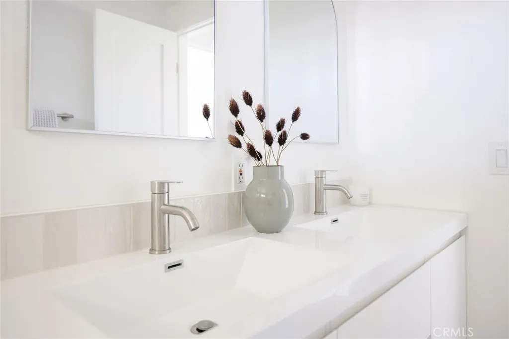 Additional image 89 of 2566 Oxford Ln, Costa Mesa, CA 92626
