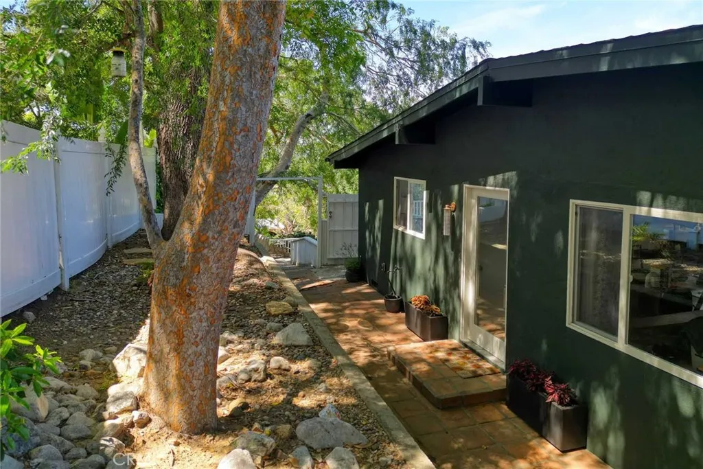 Additional image 85 of 3122 Oakcrest Dr, Los Angeles, CA 90068