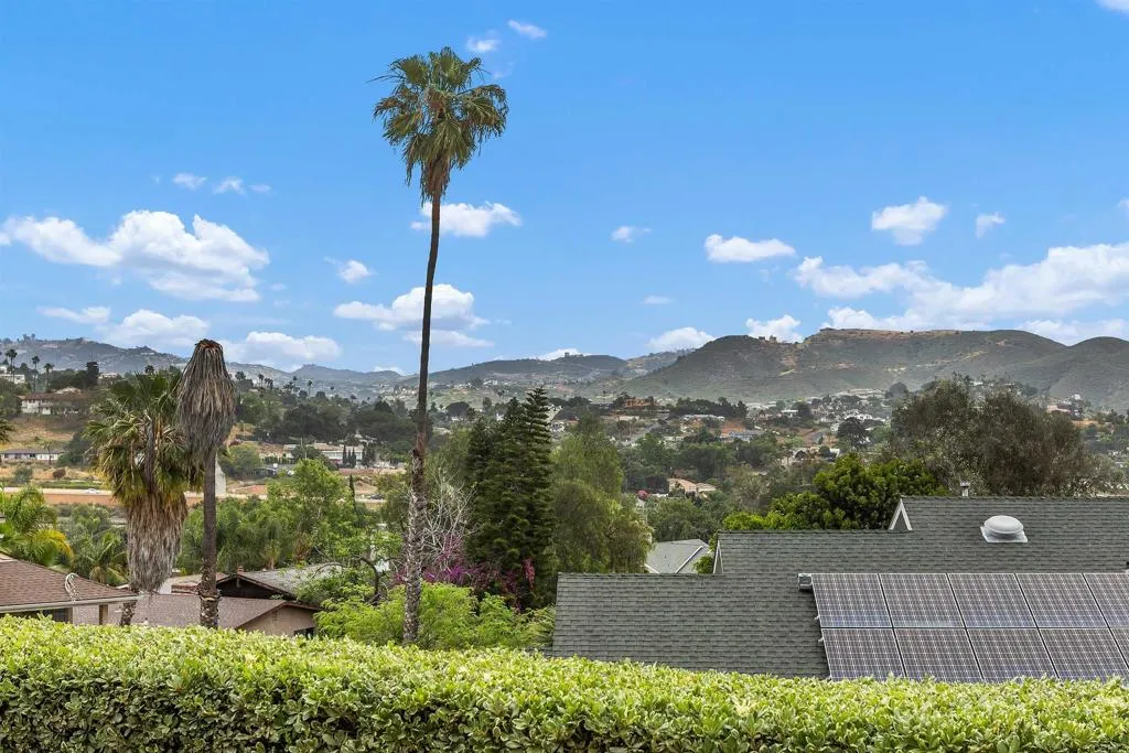 Additional image 5 of 220 Journeys End, Vista, CA 92083