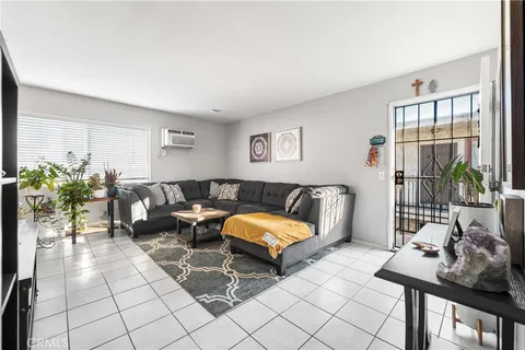 MLS: SR23212878