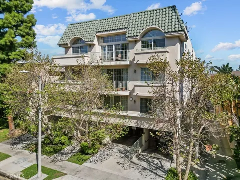 4348 Mammoth Avenue Unit 102, Sherman Oaks, CA MLS: GD25075673