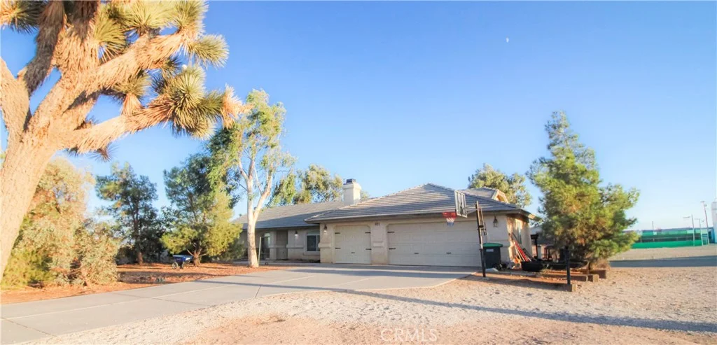 8979 Appleton St, Victorville, CA 92392 photo 2