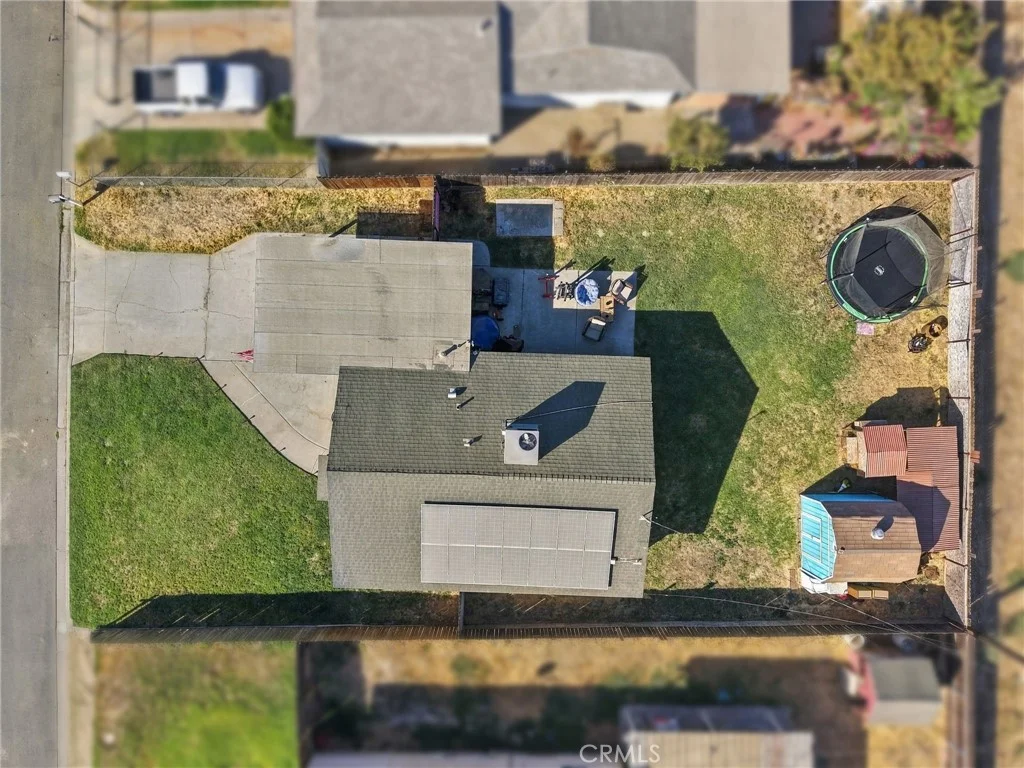 11861 Chris Ln, Hanford, CA 93230