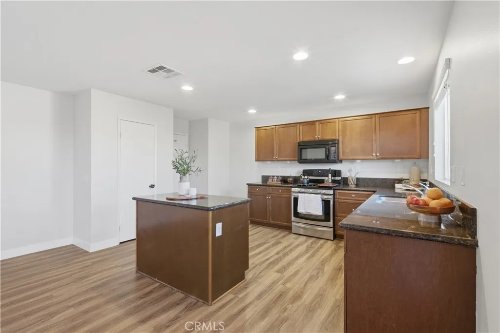 Additional image 13 of 44640 Driftwood St, Lancaster, CA 93535