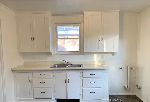 118 Eye Street, Bakersfield, CA 93304 - MLS#: OC25043221