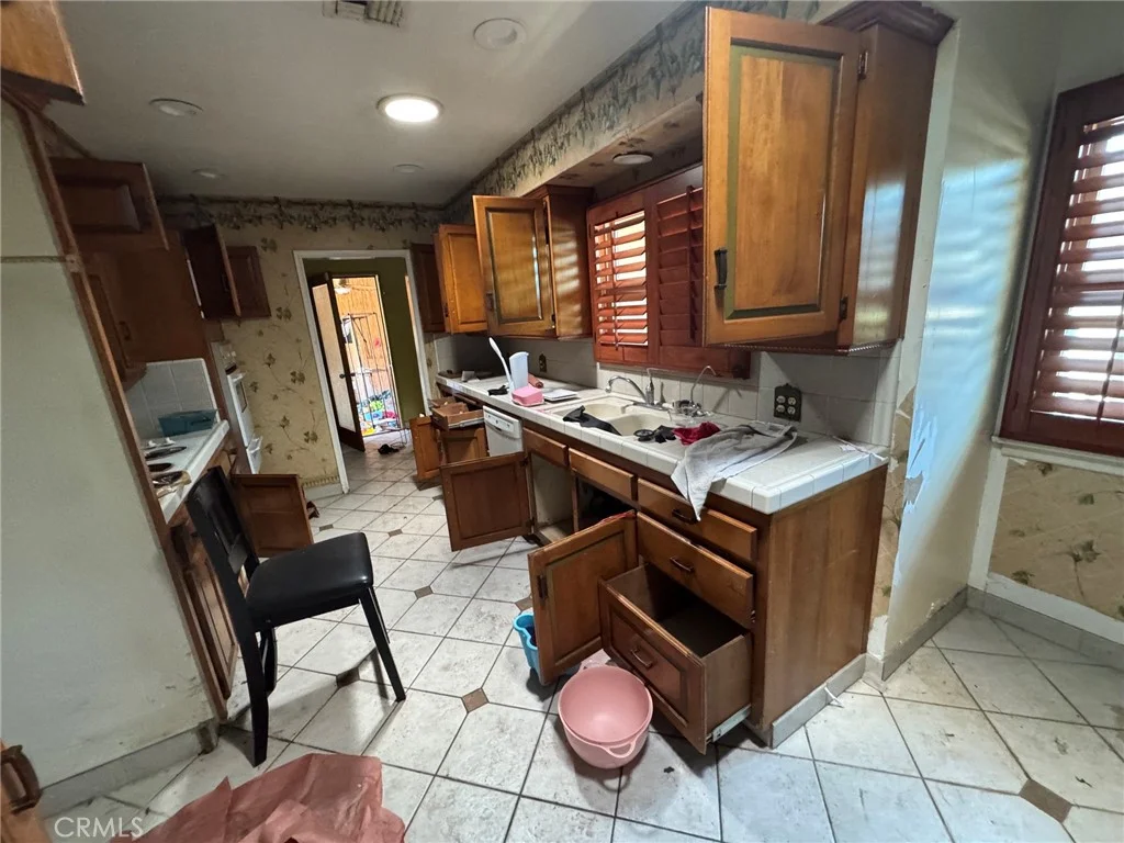 3015 Pepper Tree Lane, San Bernardino, CA 92404