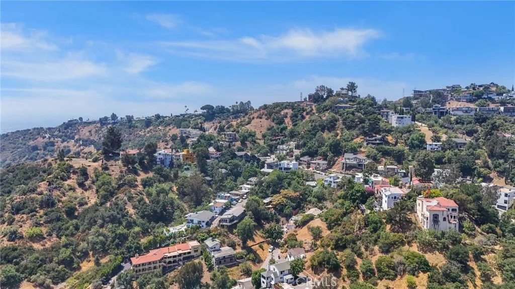 7010 Loyal Trail, Los Angeles, CA 90068