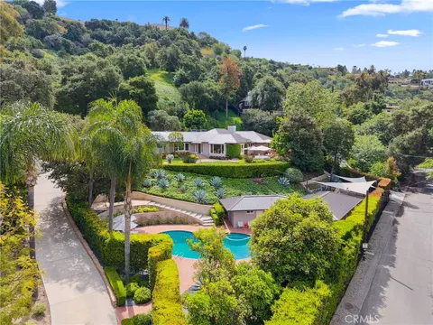 3818 Hollyline Avenue, Sherman Oaks, CA MLS: SR25101473