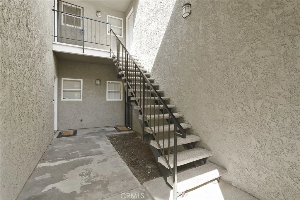 27646 Susan Beth Way Unit L, Saugus, CA 91350