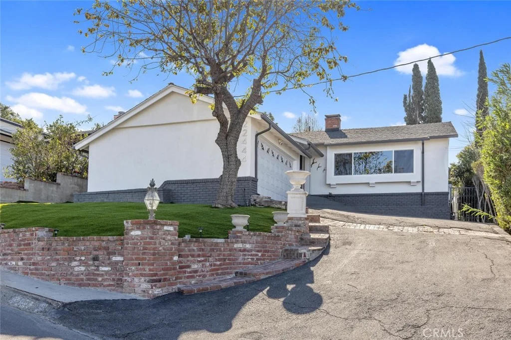 22444 Venido Rd, Woodland Hills, CA 91364