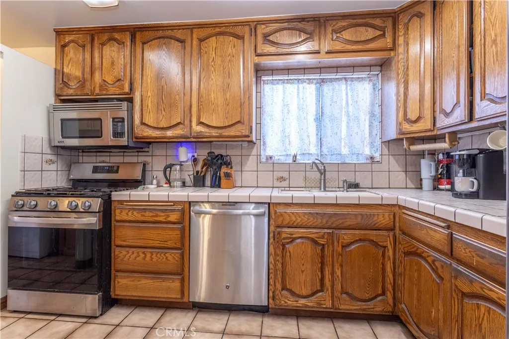 Additional image 10 of 10118 Telfair Ave, Pacoima, CA 91331