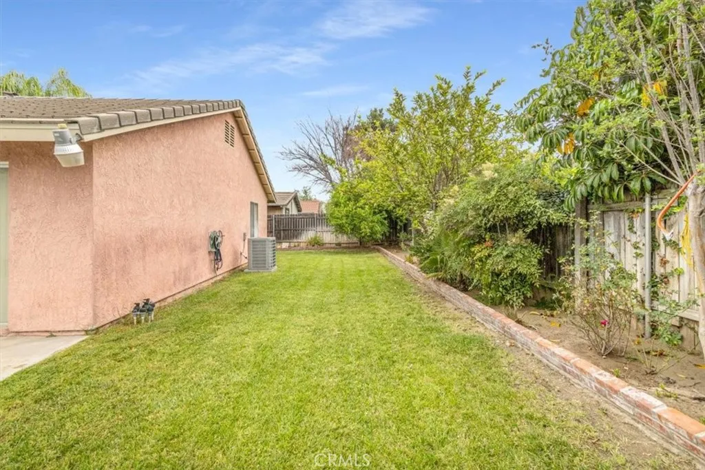Additional image 40 of 697 S Smoketree Ave, Bloomington, CA 92316