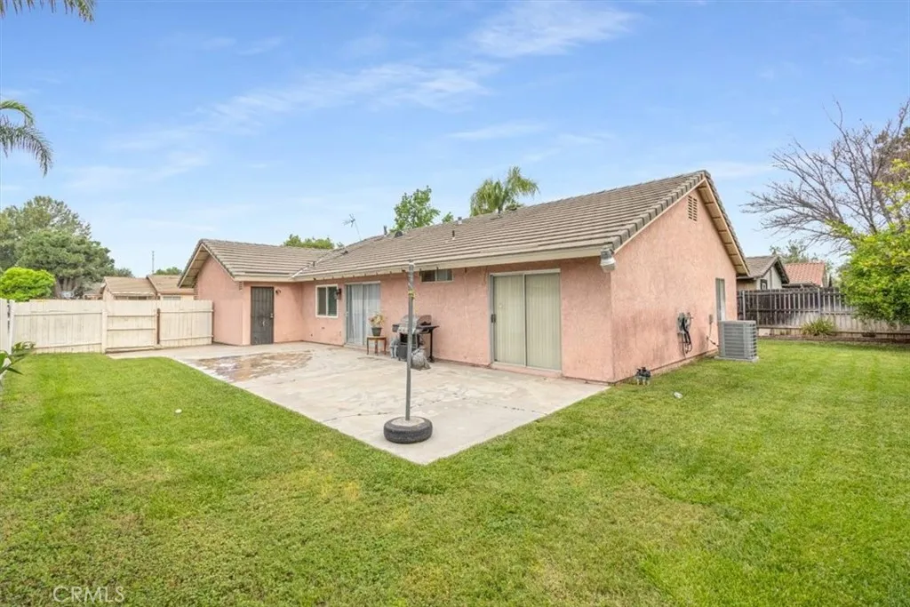 Additional image 84 of 697 S Smoketree Ave, Bloomington, CA 92316
