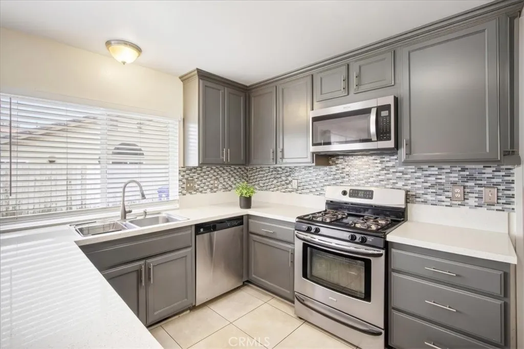 Additional image 65 of 697 S Smoketree Ave, Bloomington, CA 92316