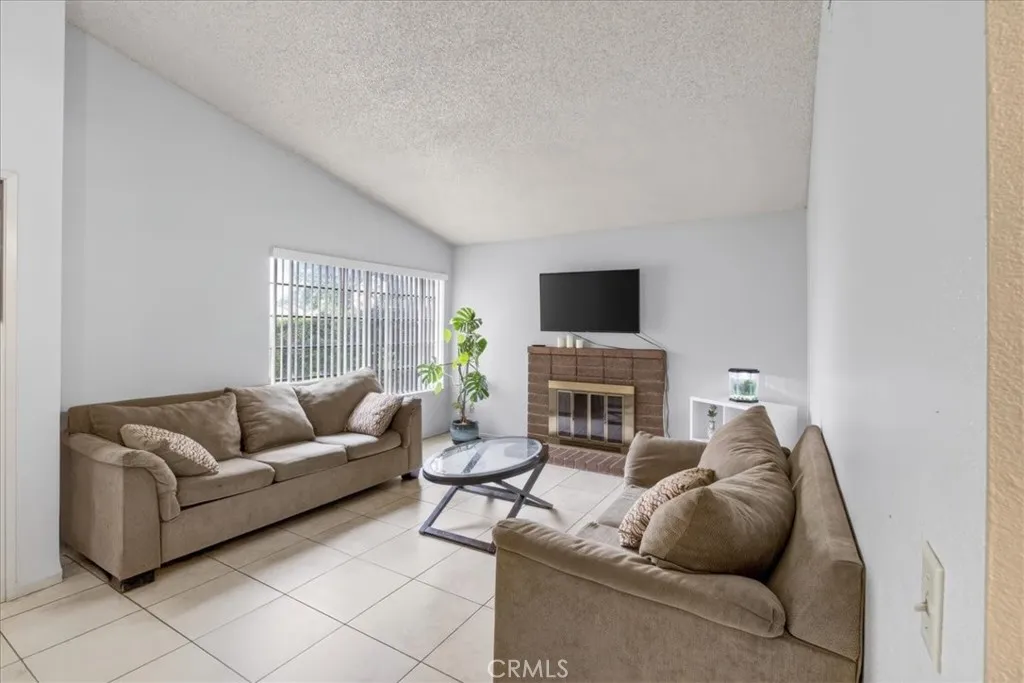 Additional image 51 of 697 S Smoketree Ave, Bloomington, CA 92316
