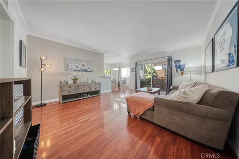 5349 Newcastle Avenue Unit 67, Encino, CA MLS: SR25055441