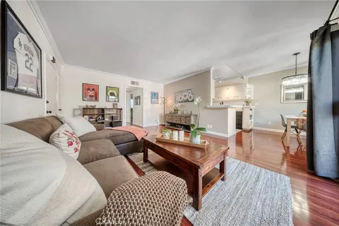 5349 Newcastle Avenue Unit 67, Encino, CA MLS: SR25055441