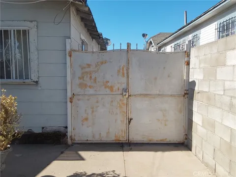 824 W 74th Street, Los Angeles, CA MLS: SR24161351