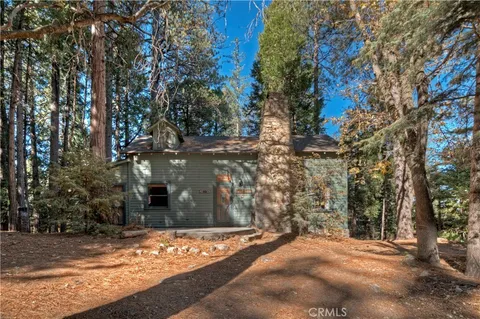 648 Crest Estates Drive, Lake Arrowhead, CA MLS: IG24231683