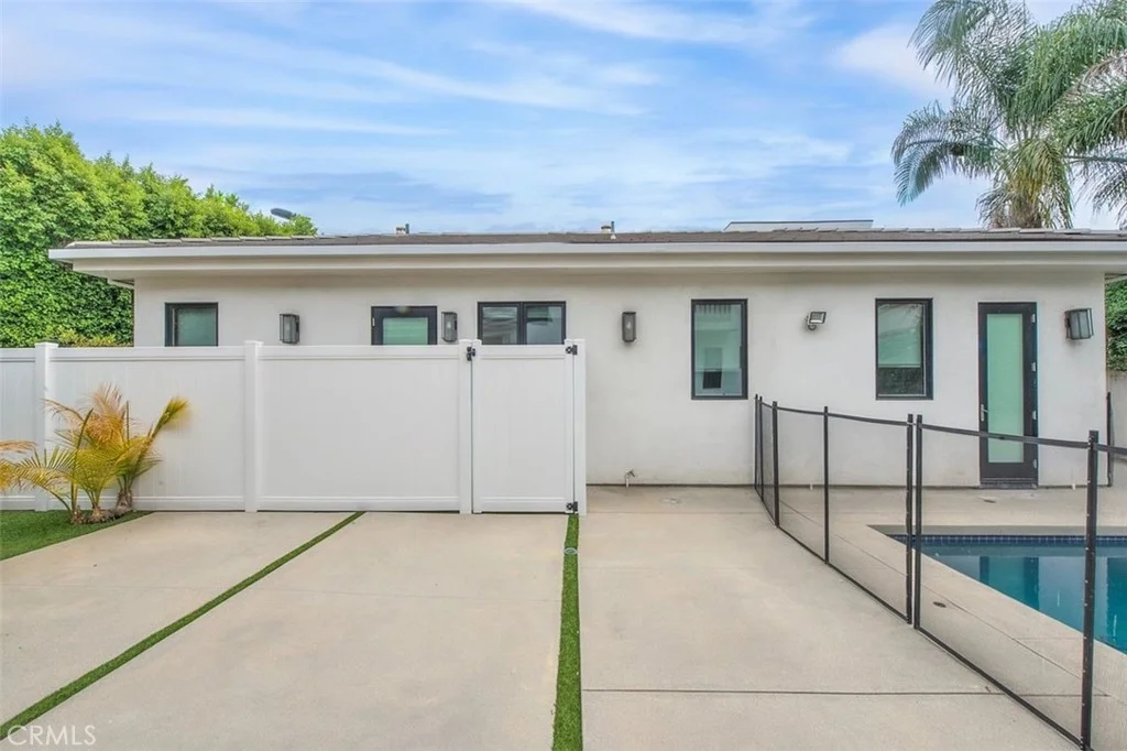 5176 Lindley Ave, Encino, CA 91316