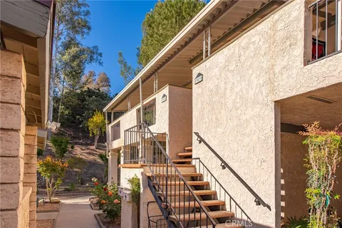 19828 Spanish Oak Drive, Newhall, CA MLS: SR25105924