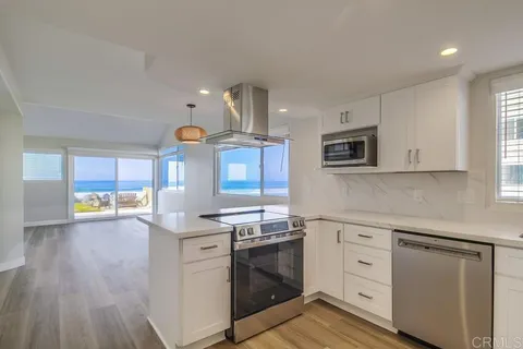 1330 Seacoast Drive, Imperial Beach, CA MLS: PTP2501144